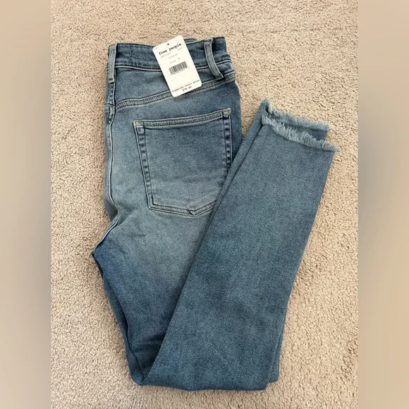 Free People We The Free Sierra Jeans Size 30 Raw Hem New NWT - Picture 3 of 5